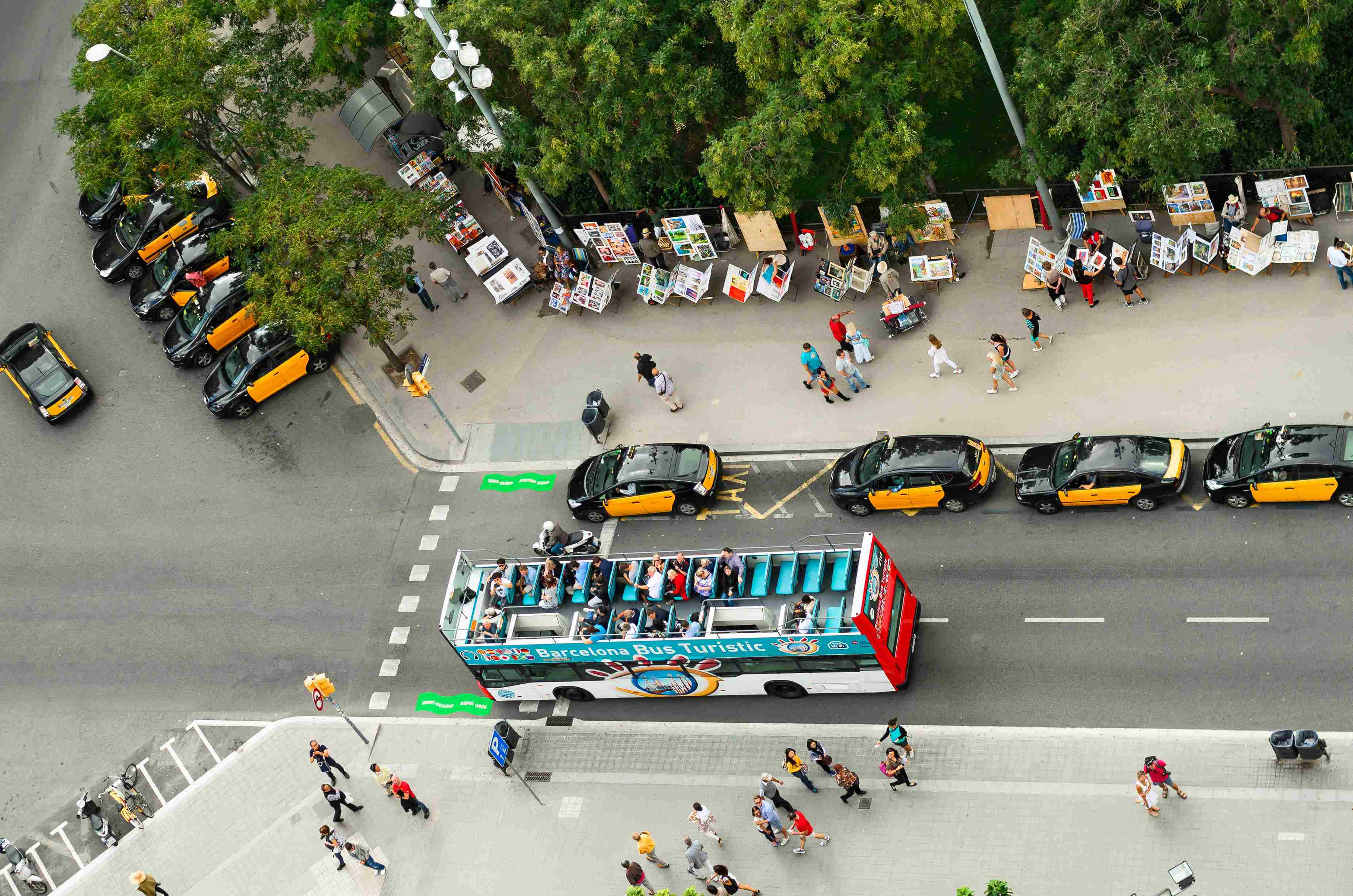 Imatge aèria del bus turístic de Barcelona